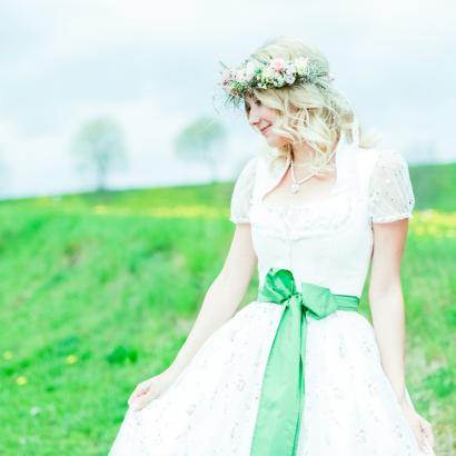 Hochzeitsdirndl bestickt