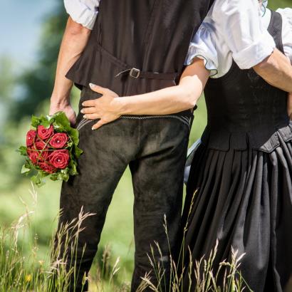 Tracht f¨r Hochzeiten