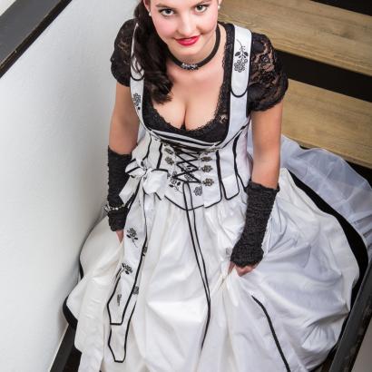 Mieder und Rock aus Seide